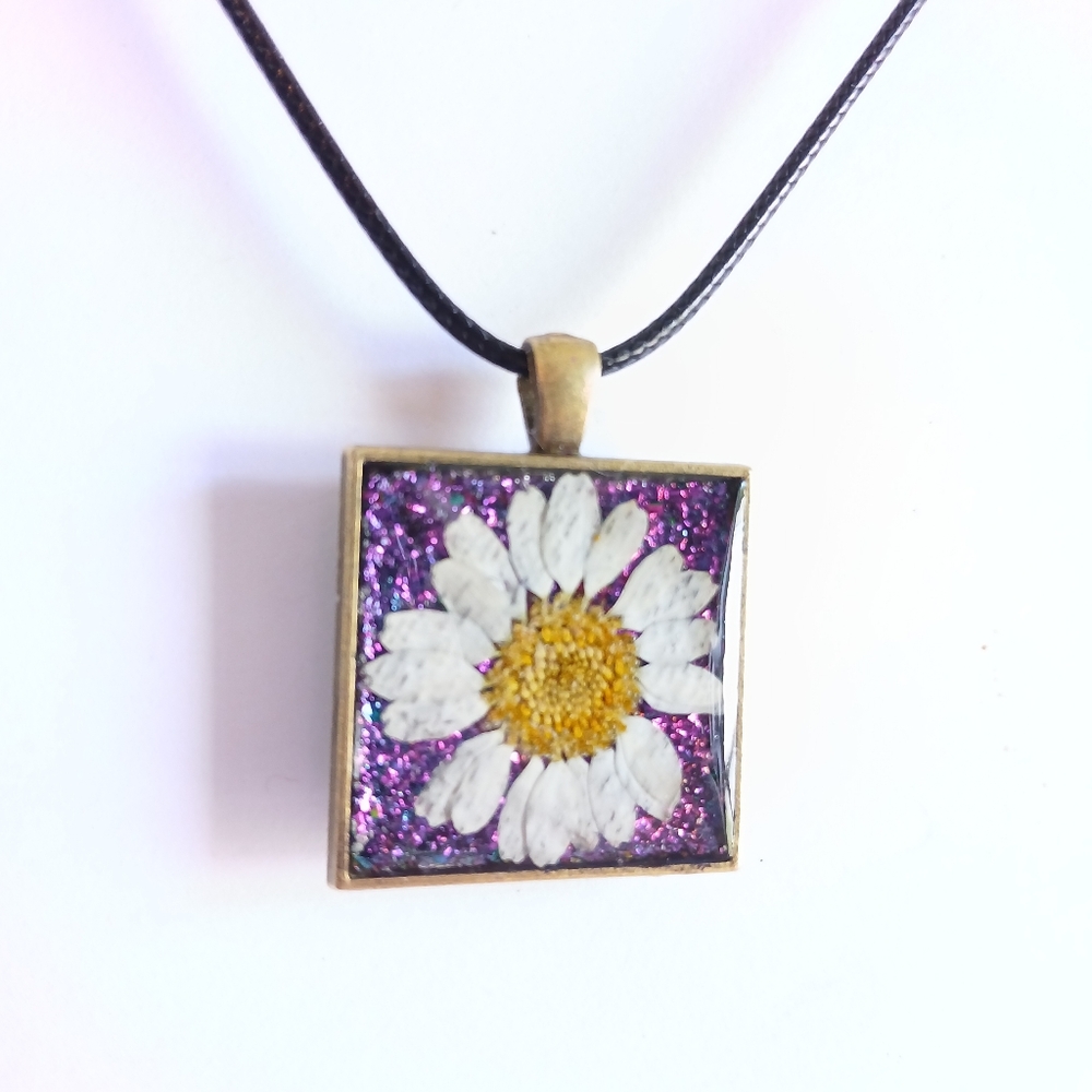 Rainbow color shift white daisy flower bronze pendant on black cord necklace new - Picture 7 of 8